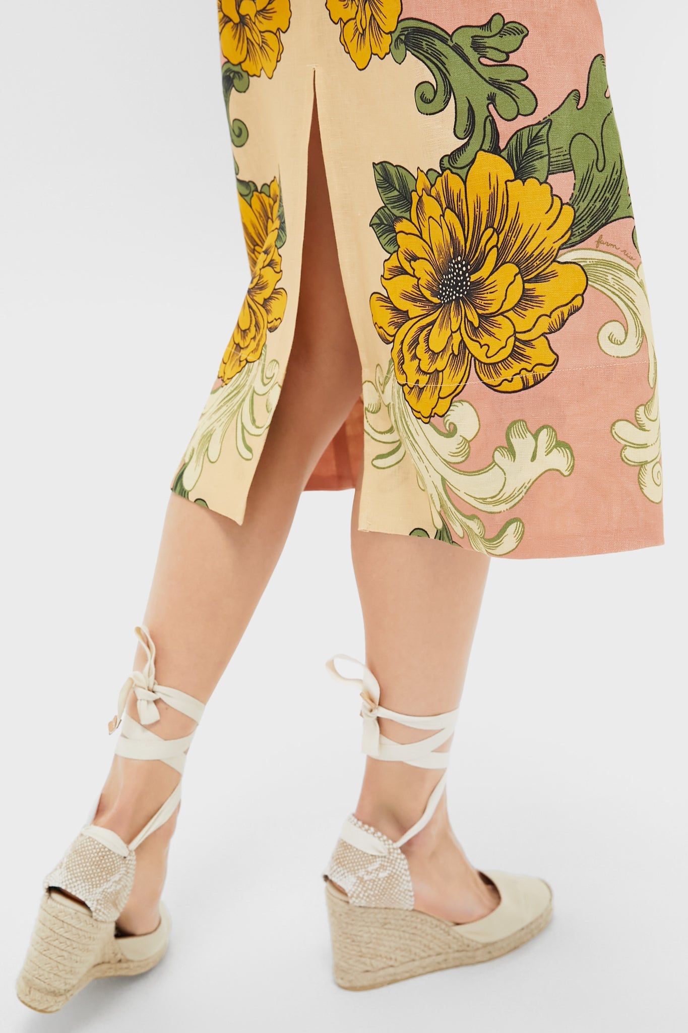 Delicate Flower Arabesques Short Sleeve Midi Dress
